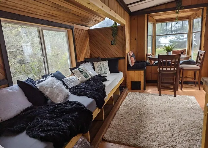 Cozy Beachfront Cabin At Woodside Farm
